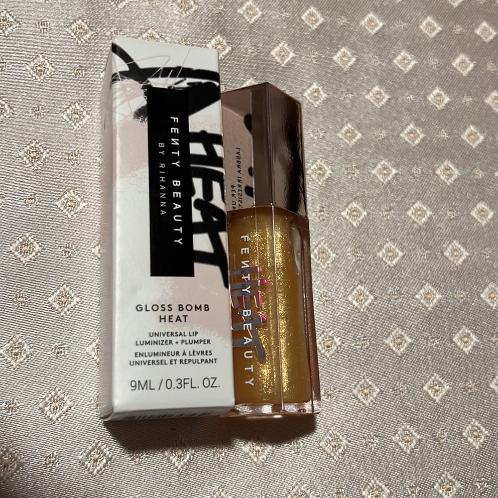 The FENTY BEAUTY by Rihanna Gloss Bomb Heat -Lemon Lava